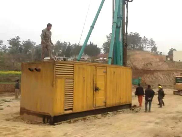 隆化如何判断水冷式机油散热器密封件是否需要更换？